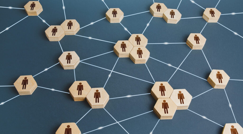 network-of-interconnected-people-interactions-between-employees-and-working-groups-social-business-connections-networking-communication-decentralized-hierarchical-system-of-company-organization